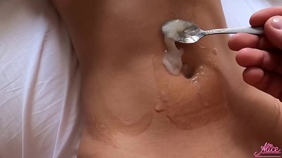 Syvä suihinotto ja intohimoinen seksi lähikuvassa - Syönyt sperma
