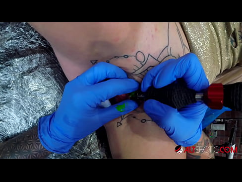 ❤️ Äärimmäisen tatuoitu hottie Sully Savage sai tatuoinnin klitorikseen ☑ Super porno at fi.com-porn-mz.ru ❌